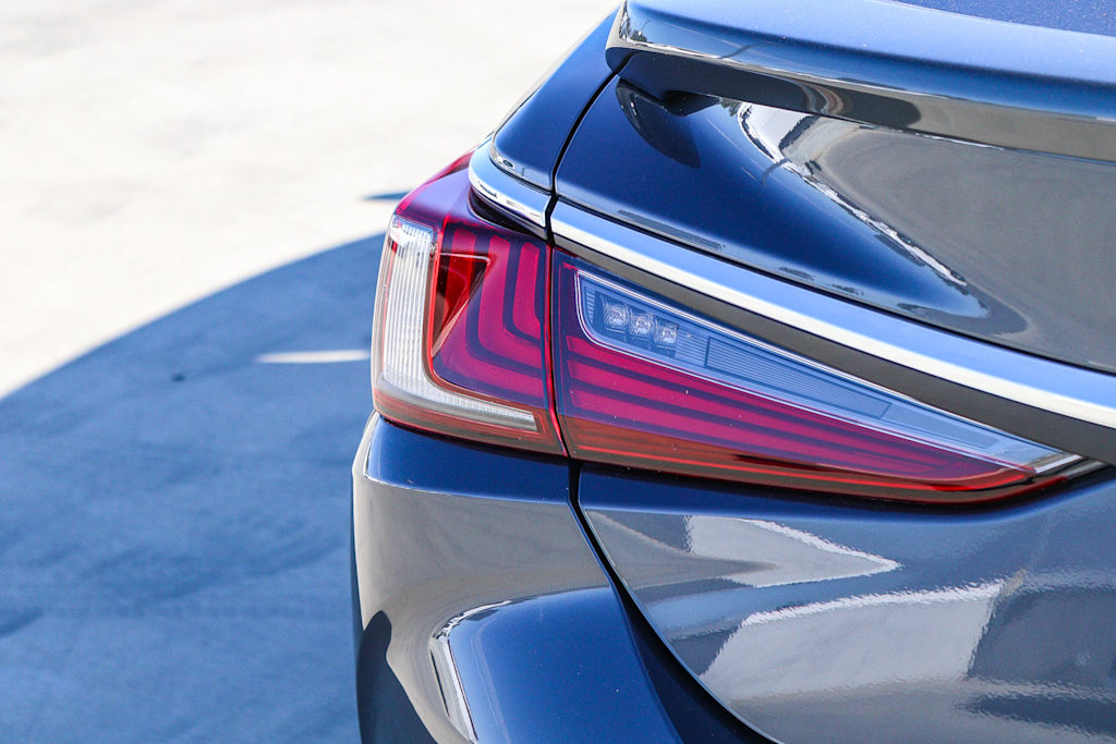 Thumbnail: 2025 Lexus ES - 26