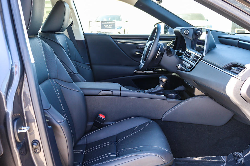 Thumbnail: 2025 Lexus ES - 10