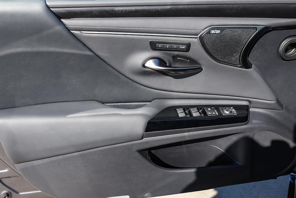 Thumbnail: 2025 Lexus ES - 29