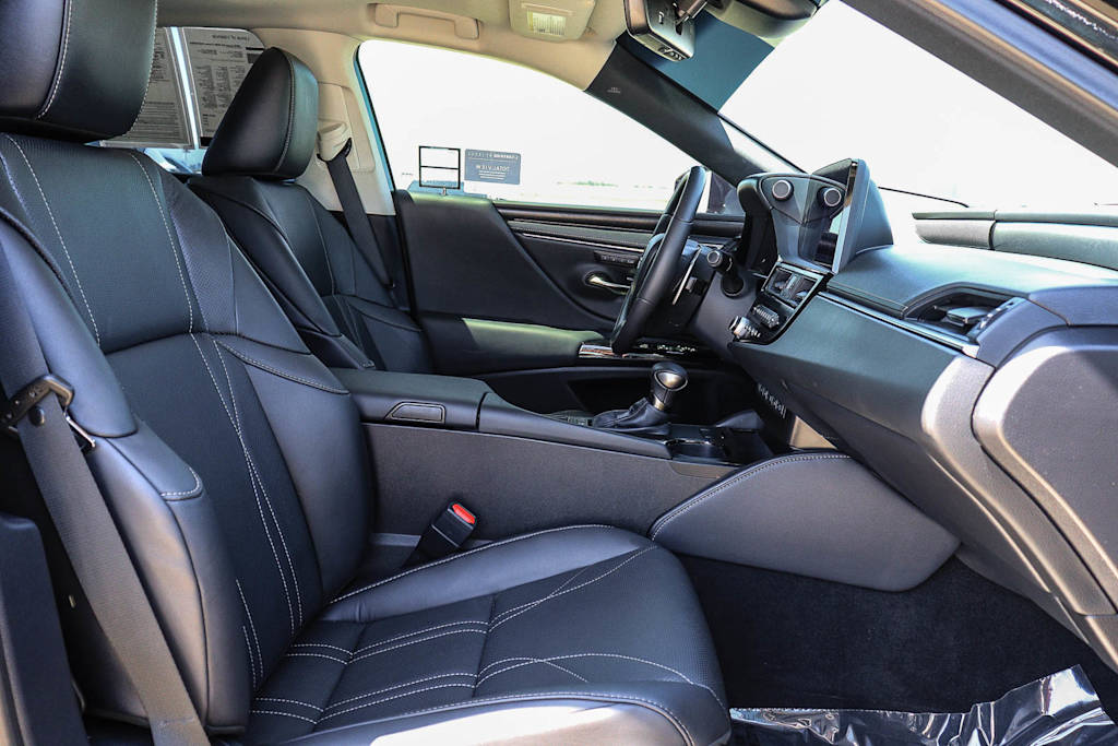 Thumbnail: 2025 Lexus ES - 10