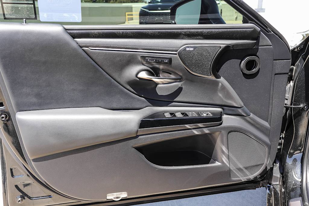 Thumbnail: 2025 Lexus ES - 27