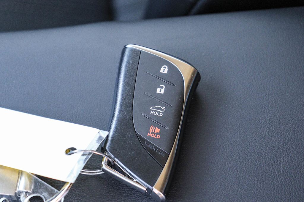 Thumbnail: 2025 Lexus ES - 17