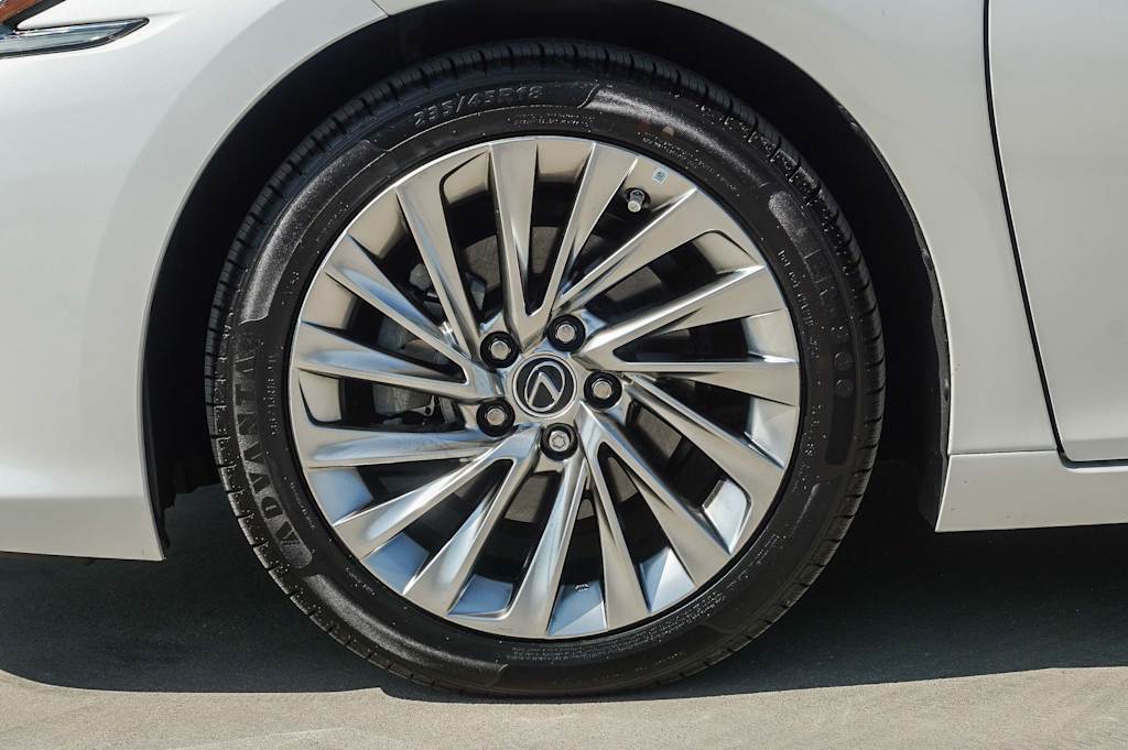 Thumbnail: 2021 Lexus ES - 6