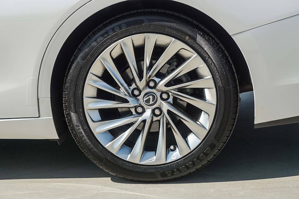 Thumbnail: 2021 Lexus ES - 22