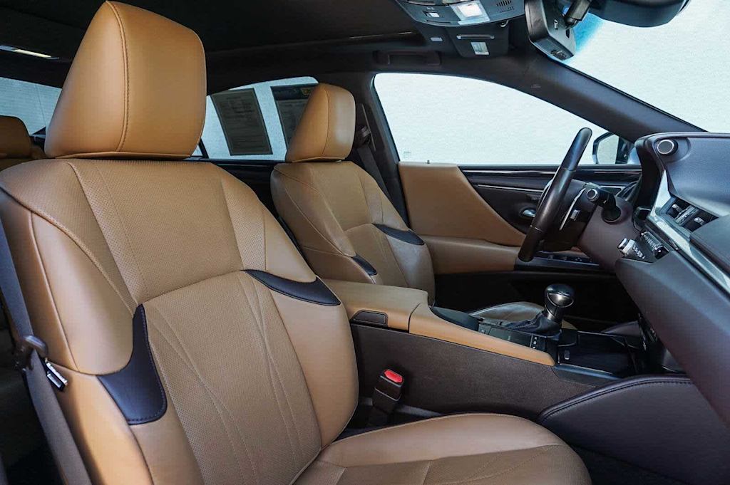 Thumbnail: 2021 Lexus ES - 9