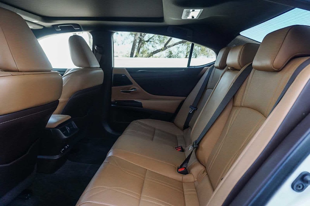 Thumbnail: 2021 Lexus ES - 11