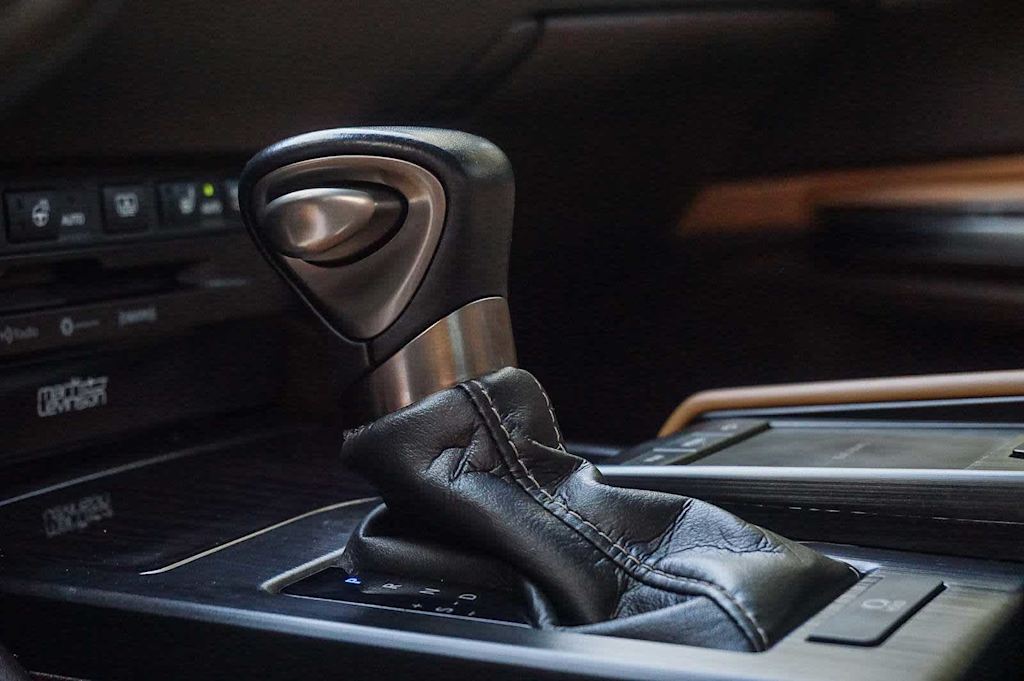 Thumbnail: 2021 Lexus ES - 15