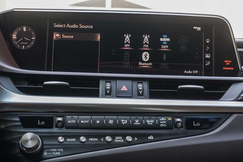 Thumbnail: 2021 Lexus ES - 14