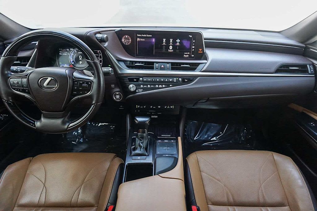 Thumbnail: 2021 Lexus ES - 2
