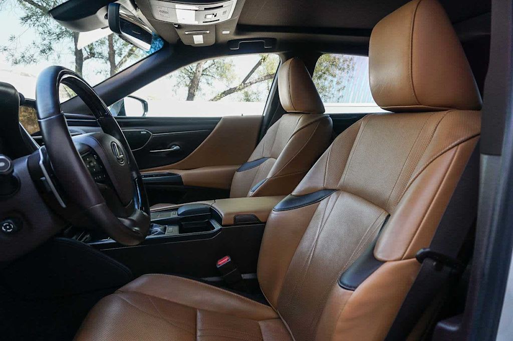 Thumbnail: 2021 Lexus ES - 10
