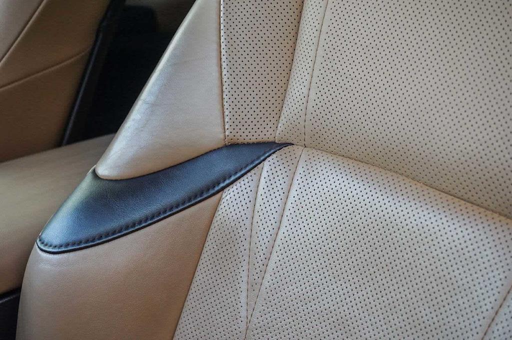 Thumbnail: 2021 Lexus ES - 29