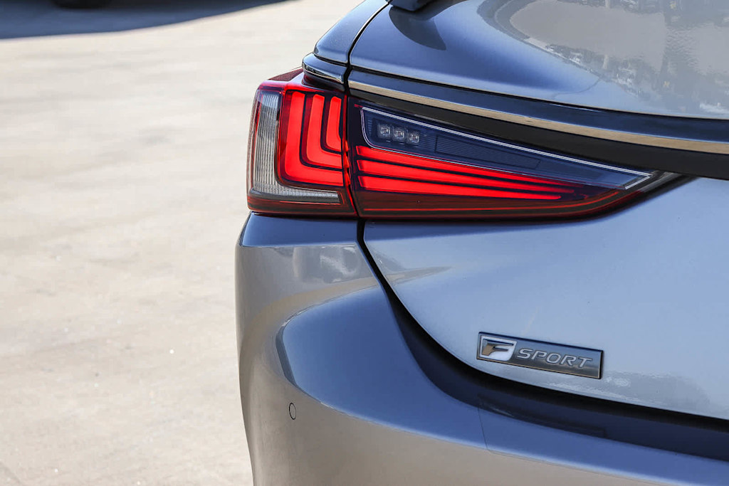 Thumbnail: 2021 Lexus ES - 20