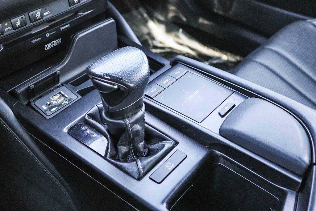 Thumbnail: 2021 Lexus ES - 25