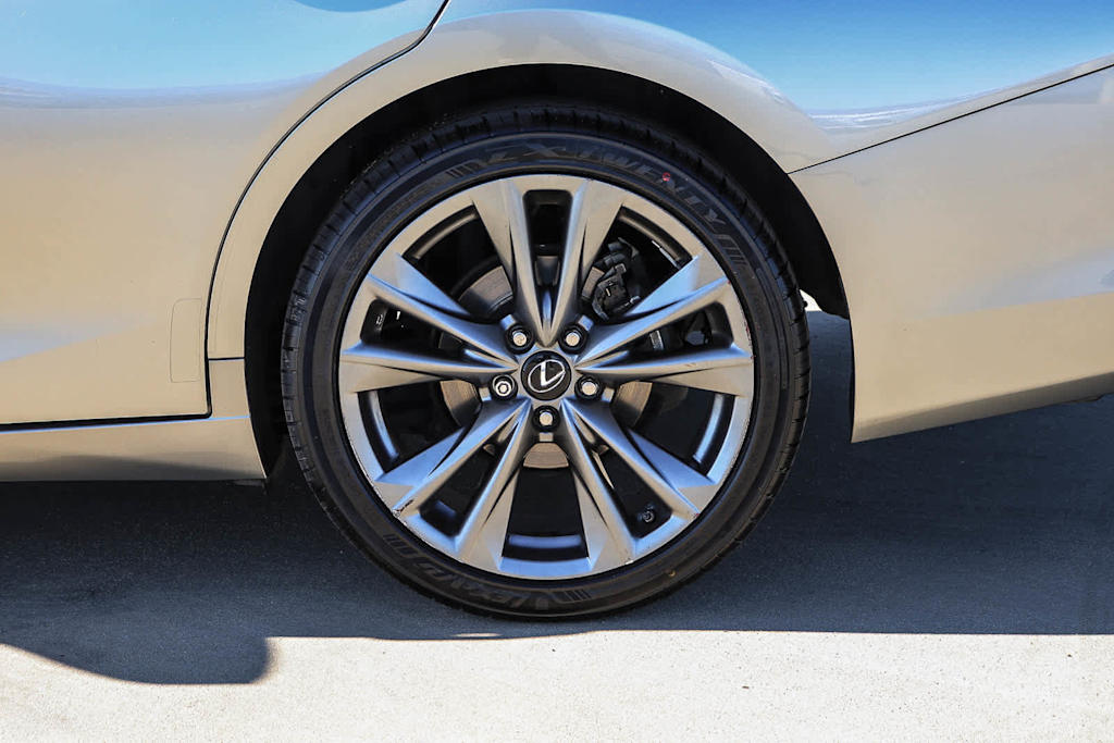 Thumbnail: 2021 Lexus ES - 19