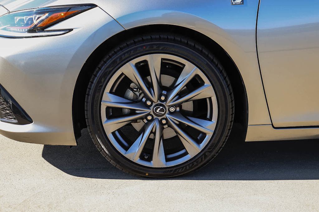 Thumbnail: 2021 Lexus ES - 7