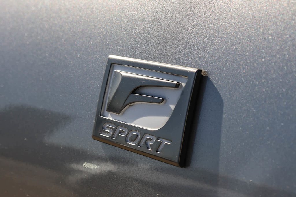 Thumbnail: 2021 Lexus ES - 14