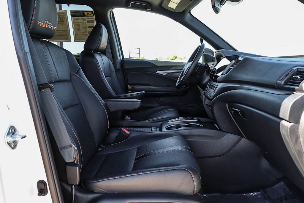 Thumbnail: 2023 Honda Passport - 9
