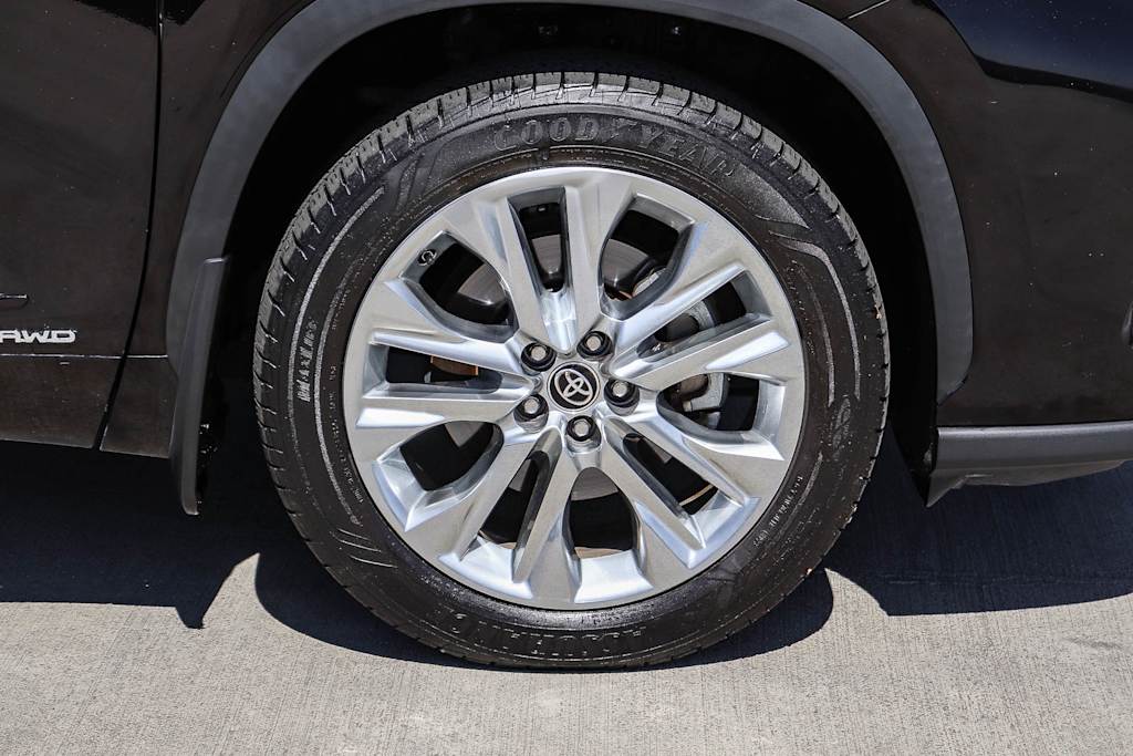 Thumbnail: 2021 Toyota Highlander - 6