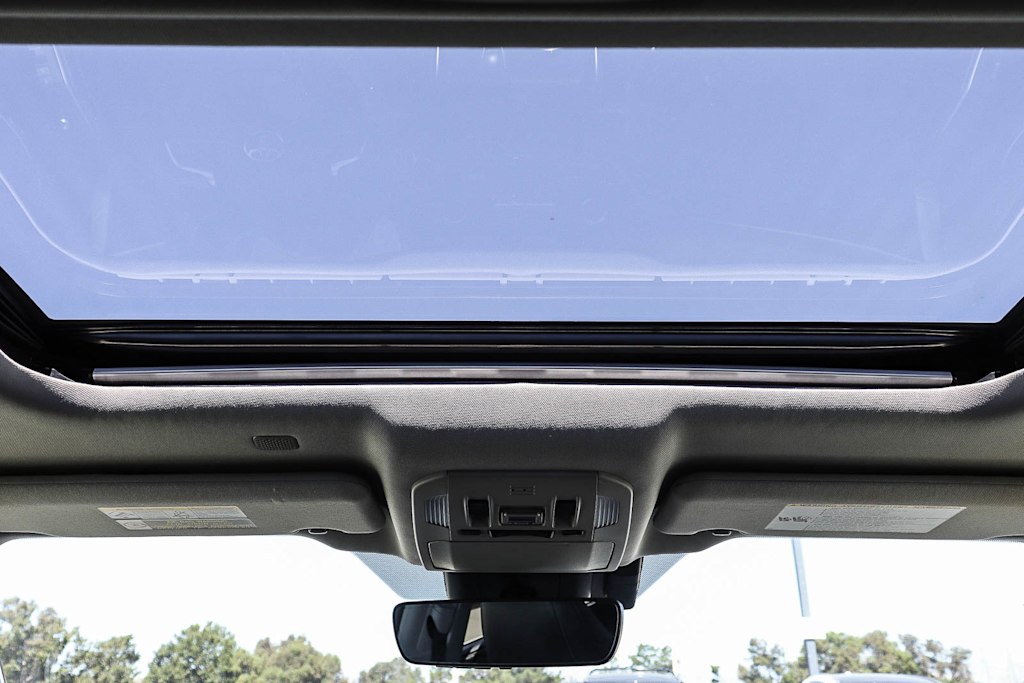 Thumbnail: 2021 Toyota Highlander - 24