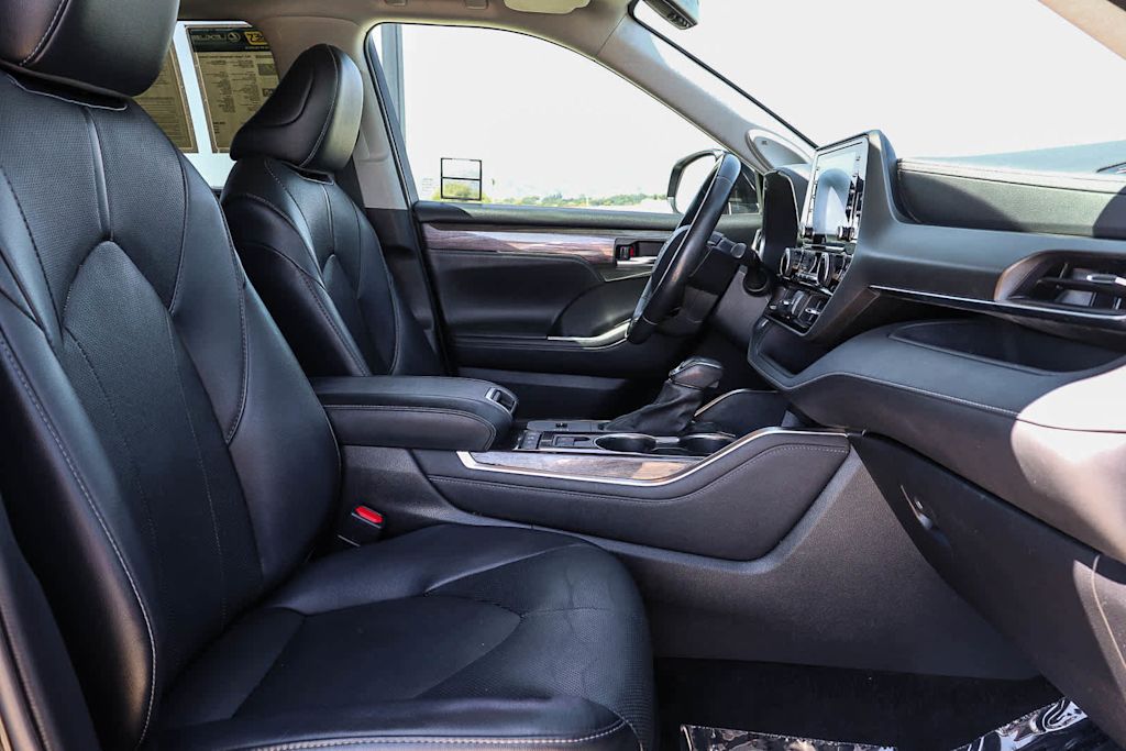 Thumbnail: 2021 Toyota Highlander - 9