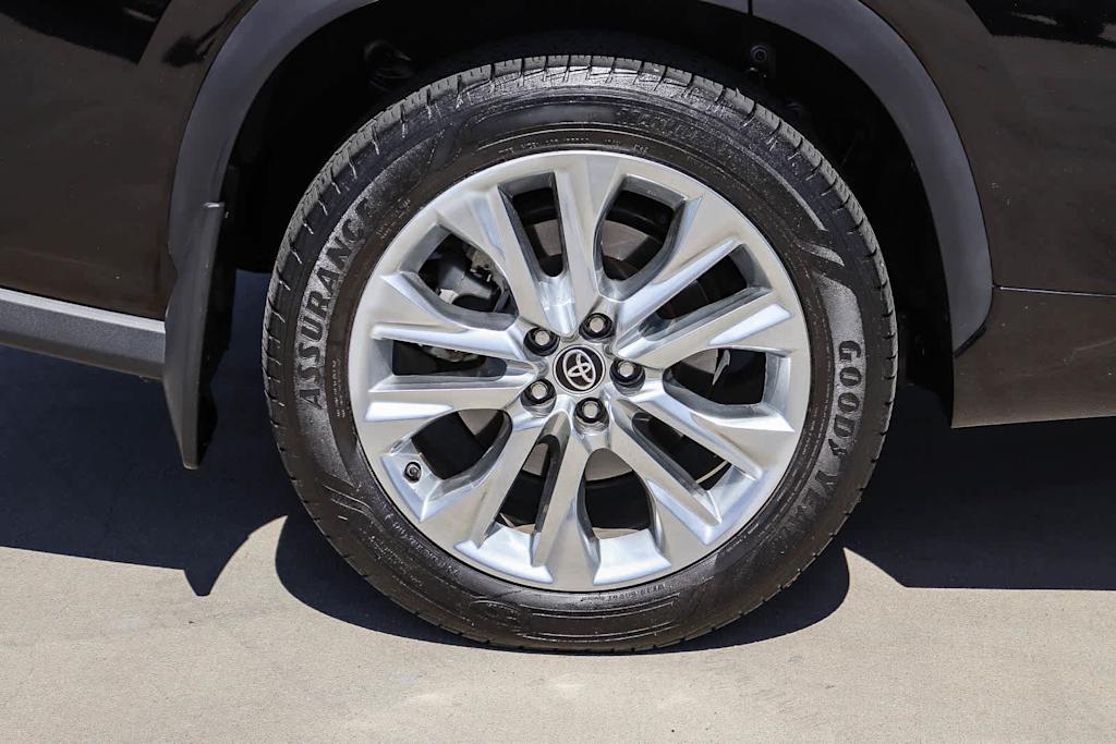 Thumbnail: 2021 Toyota Highlander - 22