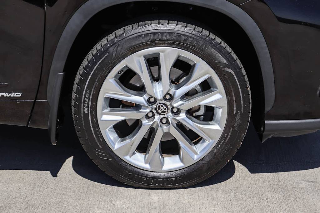 Thumbnail: 2021 Toyota Highlander - 6