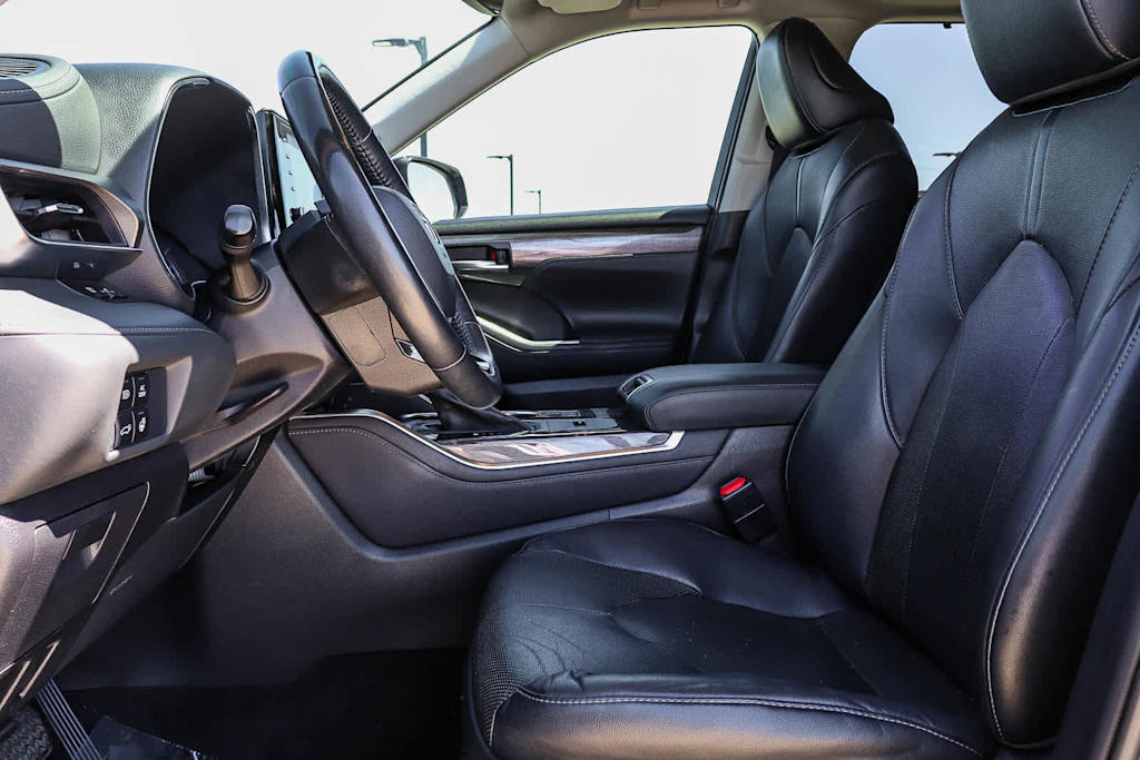 Thumbnail: 2021 Toyota Highlander - 10