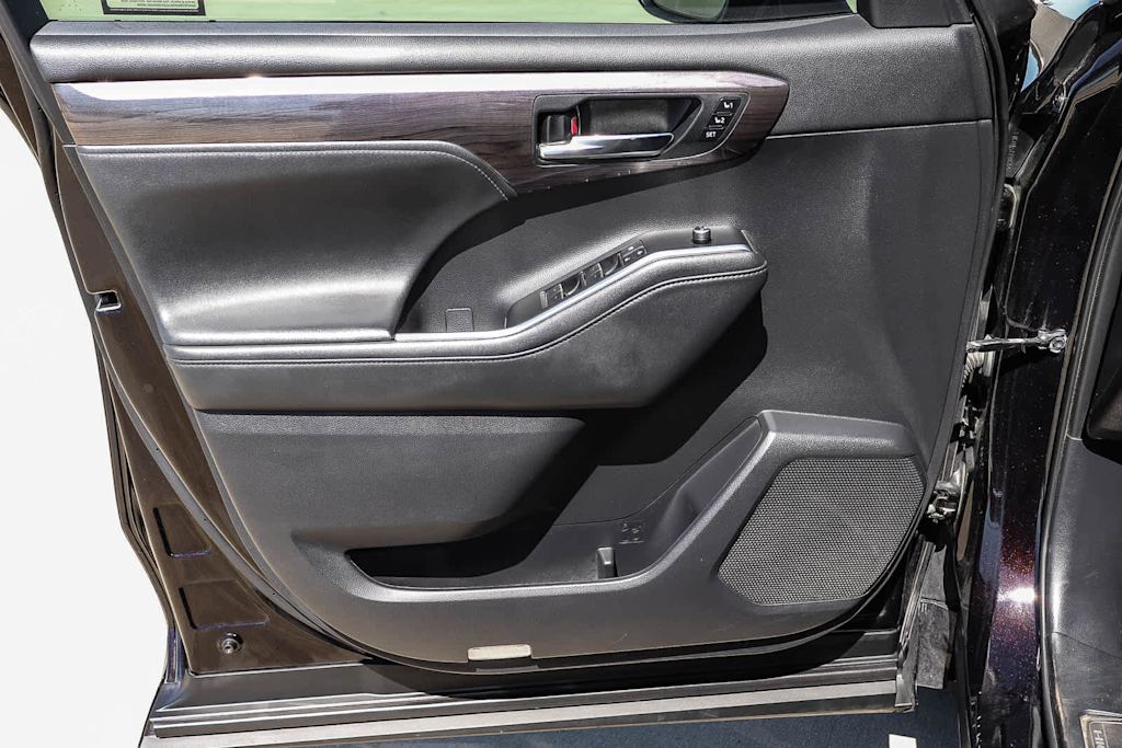 Thumbnail: 2021 Toyota Highlander - 28