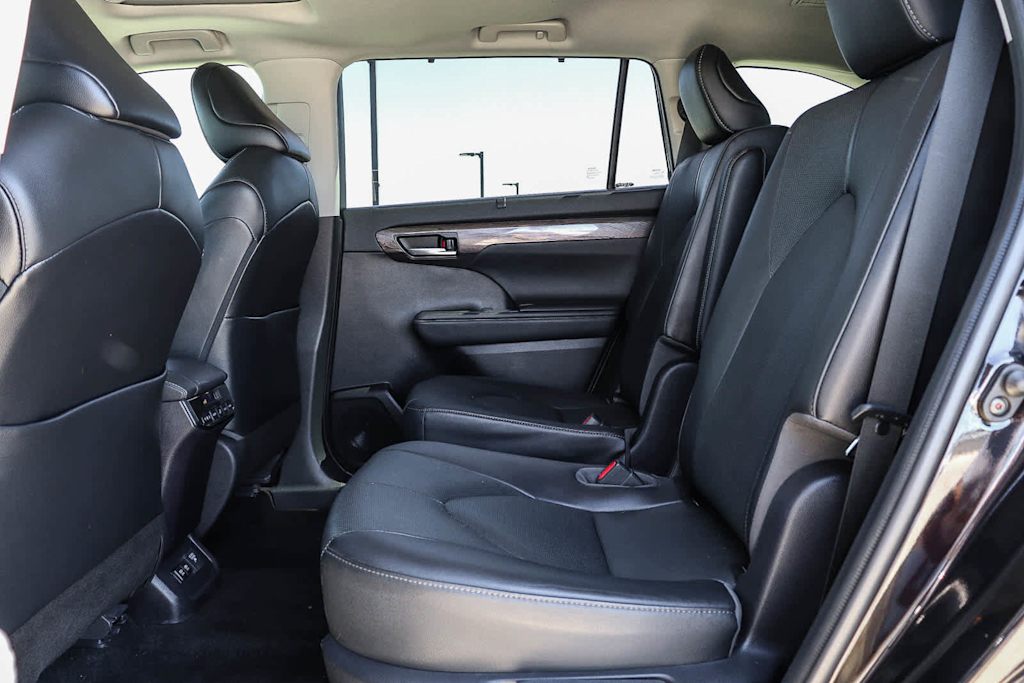 Thumbnail: 2021 Toyota Highlander - 11