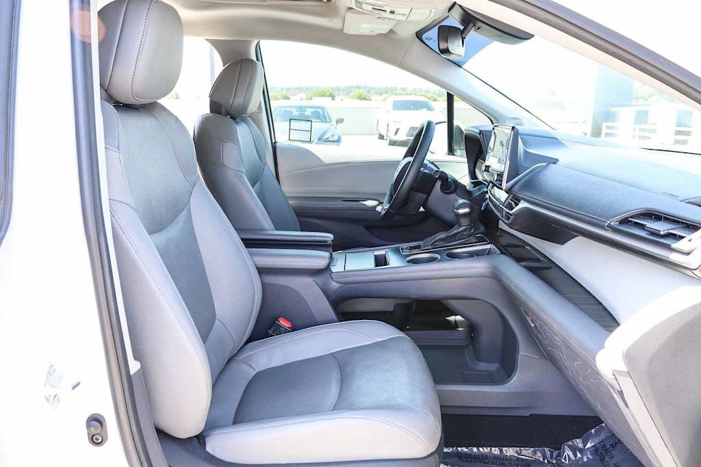Thumbnail: 2023 Toyota Sienna - 10