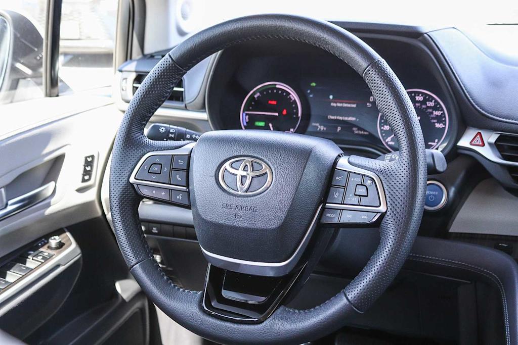 Thumbnail: 2023 Toyota Sienna - 9