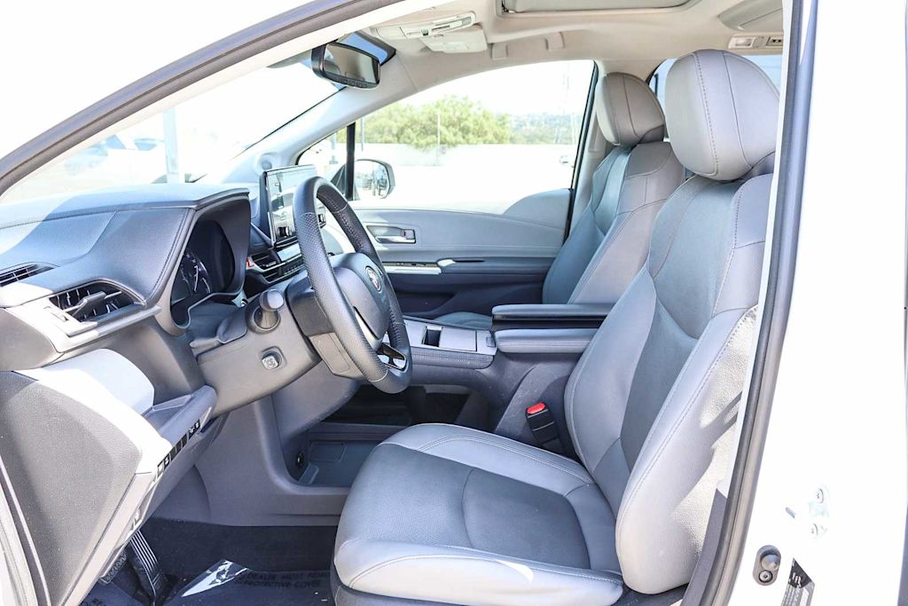 Thumbnail: 2023 Toyota Sienna - 11