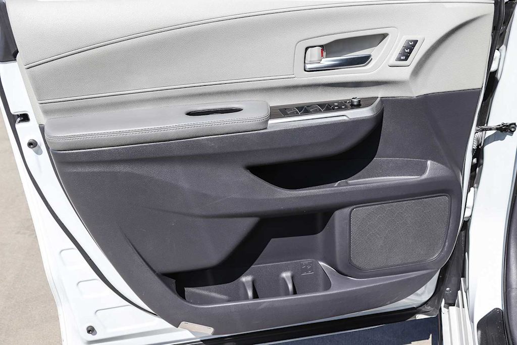 Thumbnail: 2023 Toyota Sienna - 28