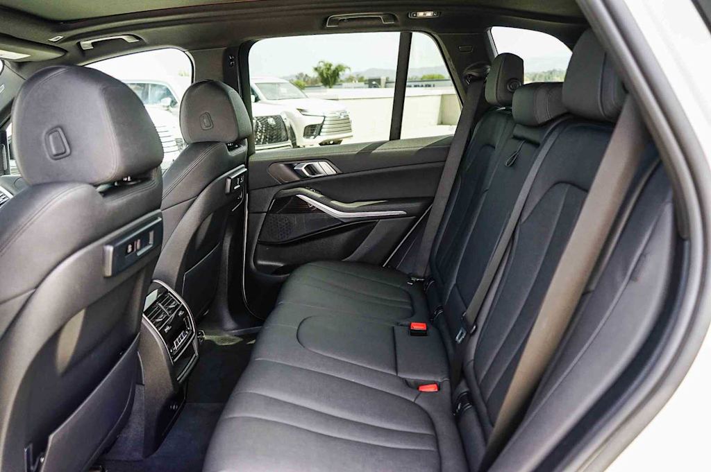 Thumbnail: 2021 BMW X5 - 11