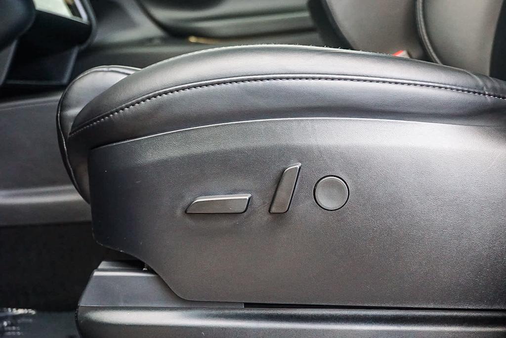 Thumbnail: 2020 Tesla Model X - 26