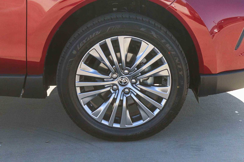 Thumbnail: 2024 Toyota Venza - 6
