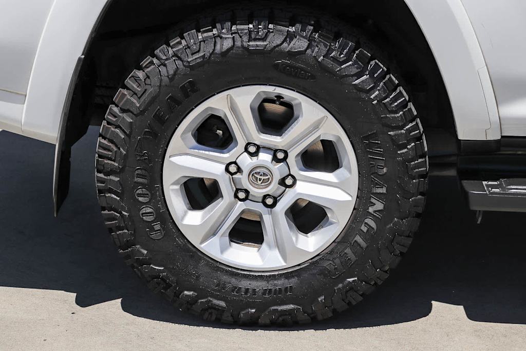 Thumbnail: 2018 Toyota 4Runner - 22