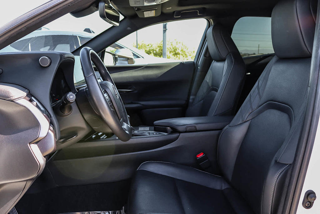 Thumbnail: 2024 Lexus UX - 9