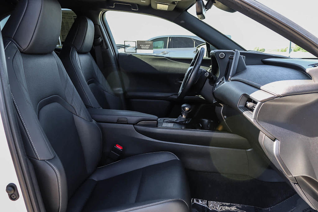 Thumbnail: 2024 Lexus UX - 8