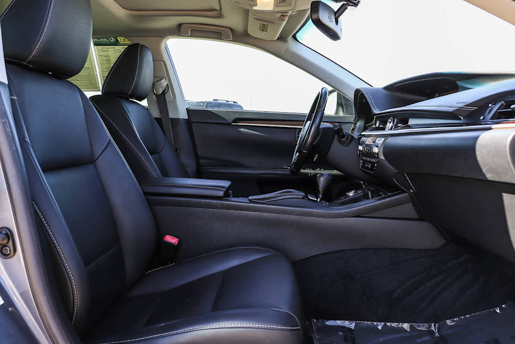 Thumbnail: 2013 Lexus ES - 10