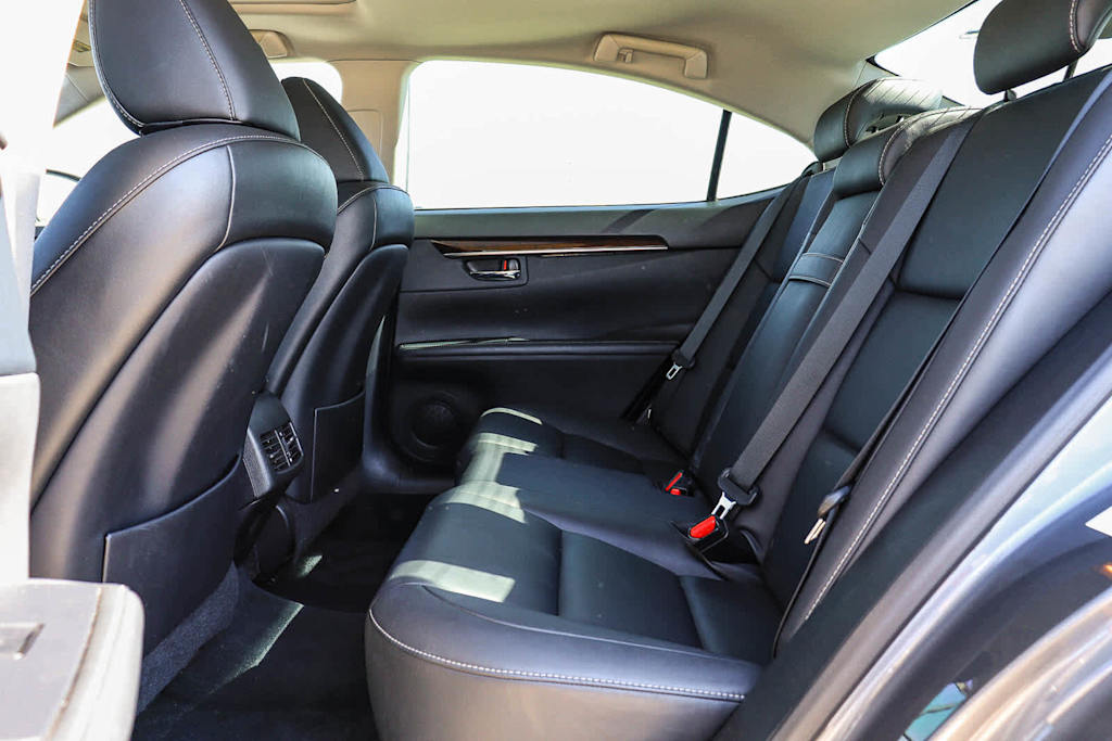 Thumbnail: 2013 Lexus ES - 12