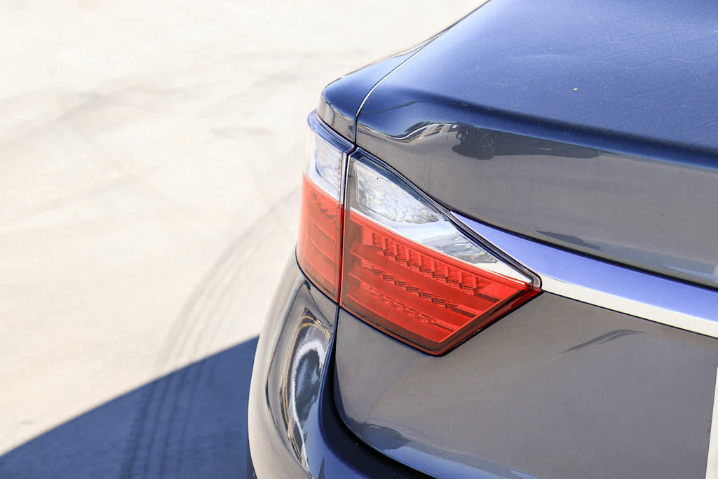 Thumbnail: 2013 Lexus ES - 6