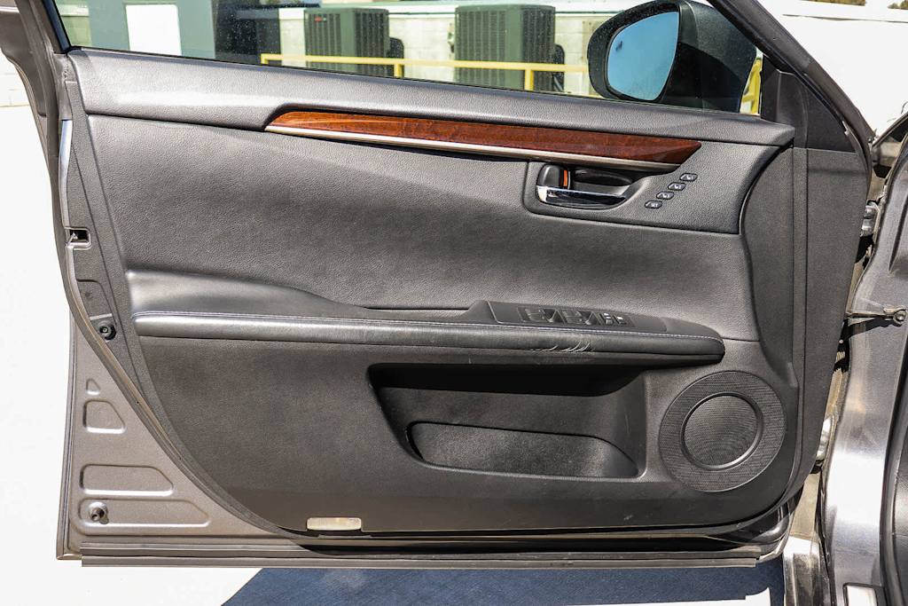 Thumbnail: 2013 Lexus ES - 27