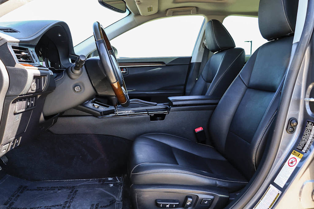 Thumbnail: 2013 Lexus ES - 11