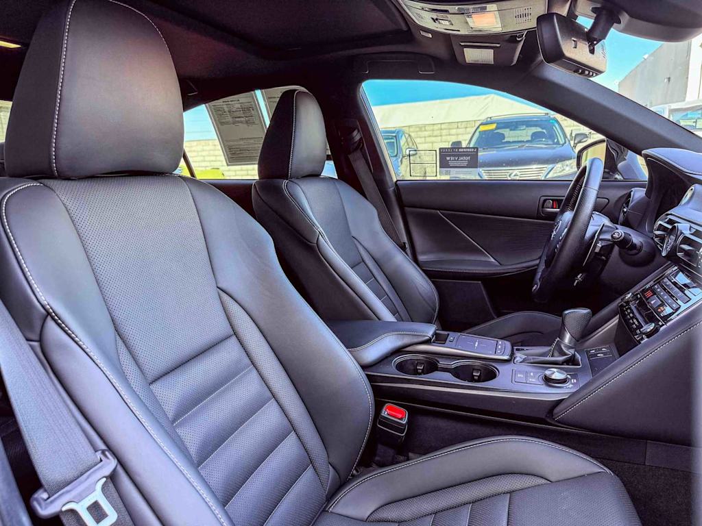 Thumbnail: 2024 Lexus ES - 10