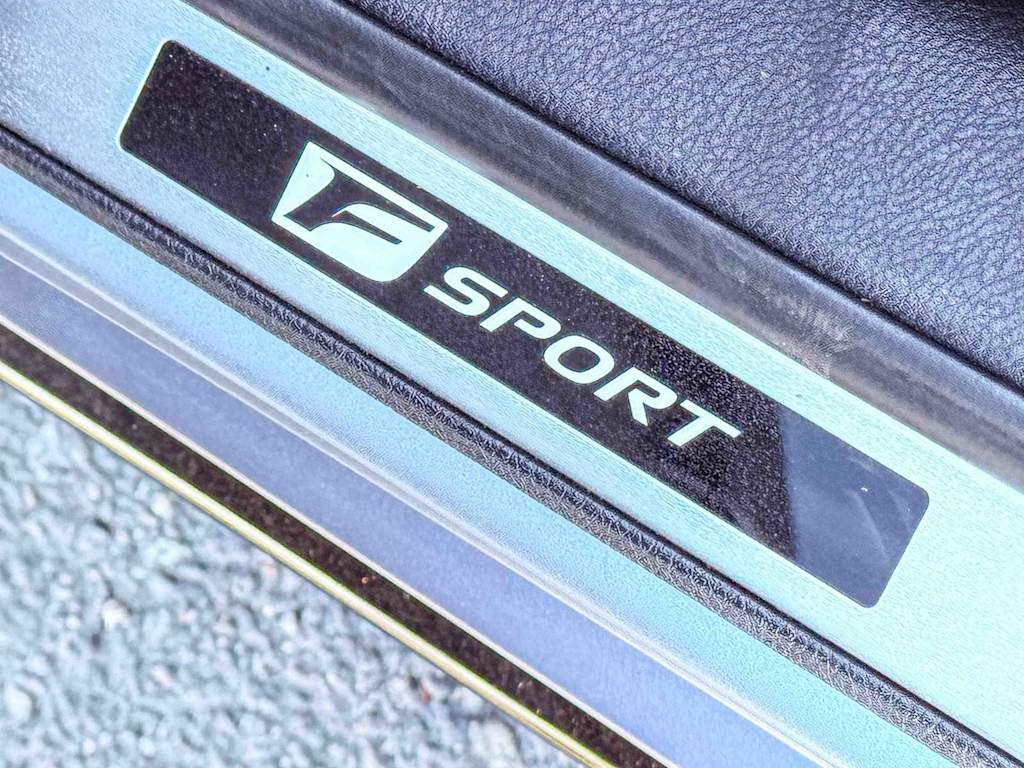 Thumbnail: 2024 Lexus ES - 32