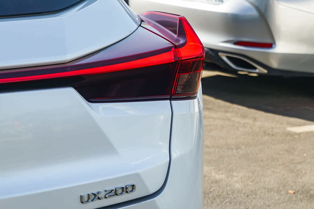 Thumbnail: 2020 Lexus UX - 23