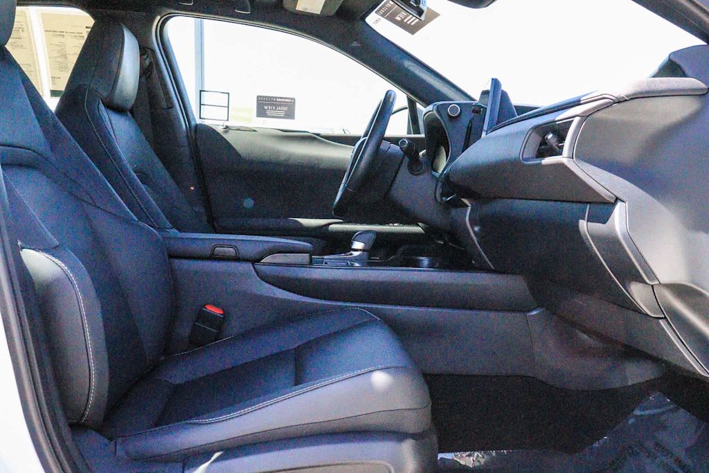 Thumbnail: 2025 Lexus UX - 8