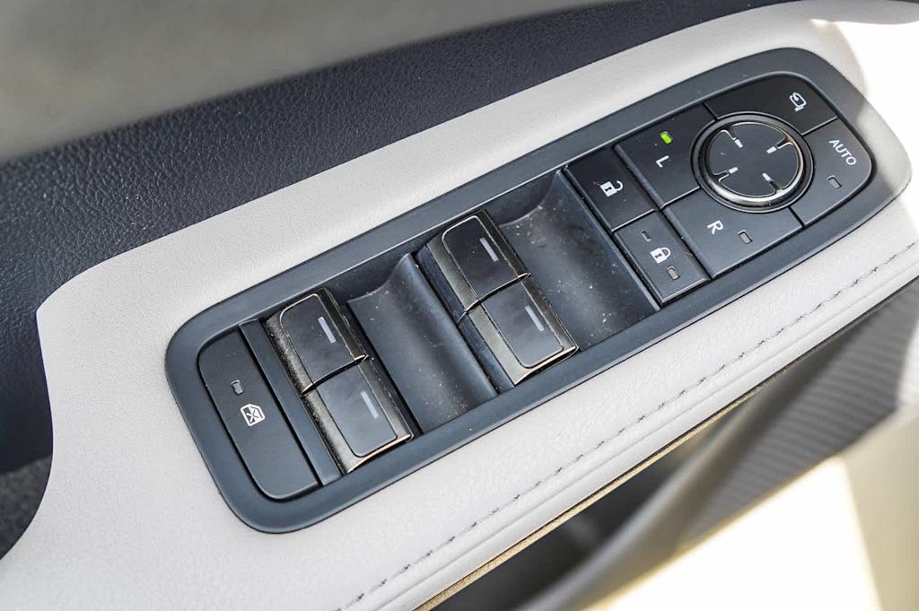 Thumbnail: 2023 Lexus RX - 26