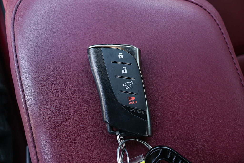 Thumbnail: 2025 Lexus ES - 16